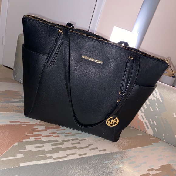 MICHEAL KORS PURSE - Picture 2 of 4